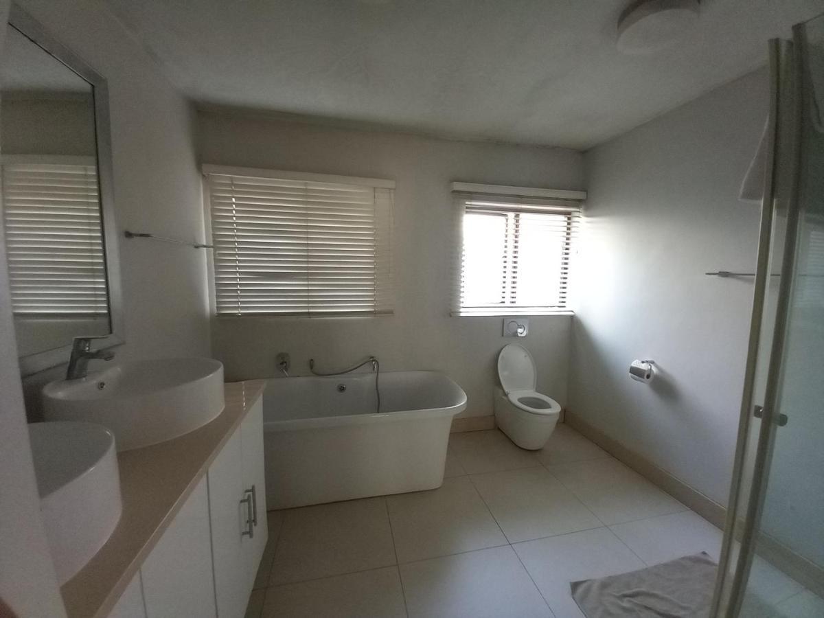 Apartment Mount Royal 02 Large 3 Bedroom Ground Floor With Garden