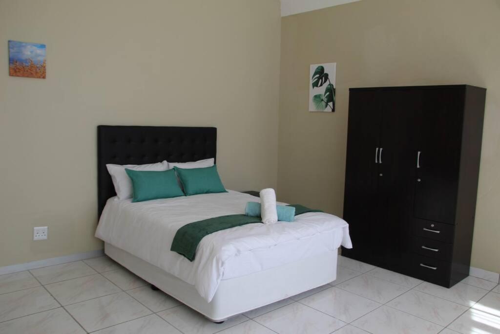 Beautiful In Houghton Villa *