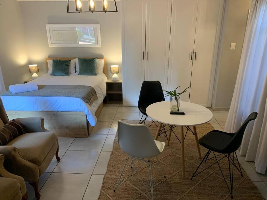 Modern 1 Bedroom Flat With Uninterrupted Wifi Apartment *