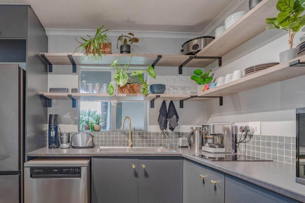 Lovely 2 Bedroom Unit In The Heart Of Melville 127 Apartamento