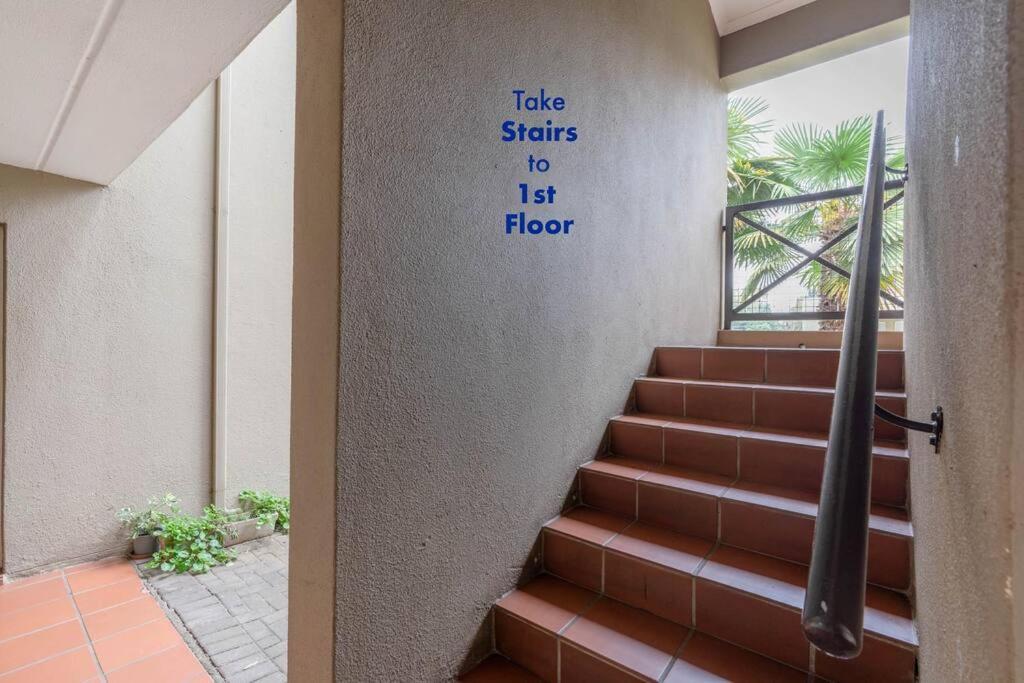 Lovely 2 Bedroom Unit In The Heart Of Melville 127 Apartamento