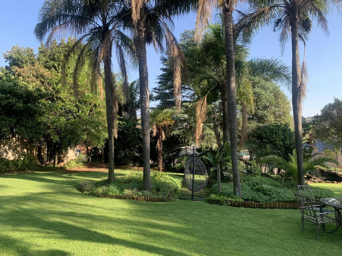 Safari -beautiful 3 Bedrooms, 10-seater Dining , Tv Room, Garden & Pool