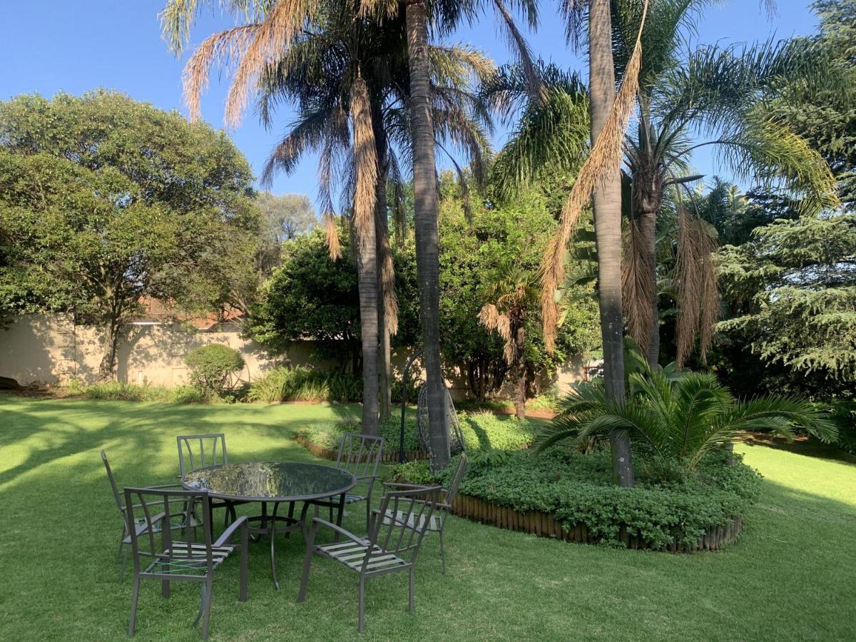 Safari -beautiful 3 Bedrooms, 10-seater Dining , Tv Room, Garden & Pool *