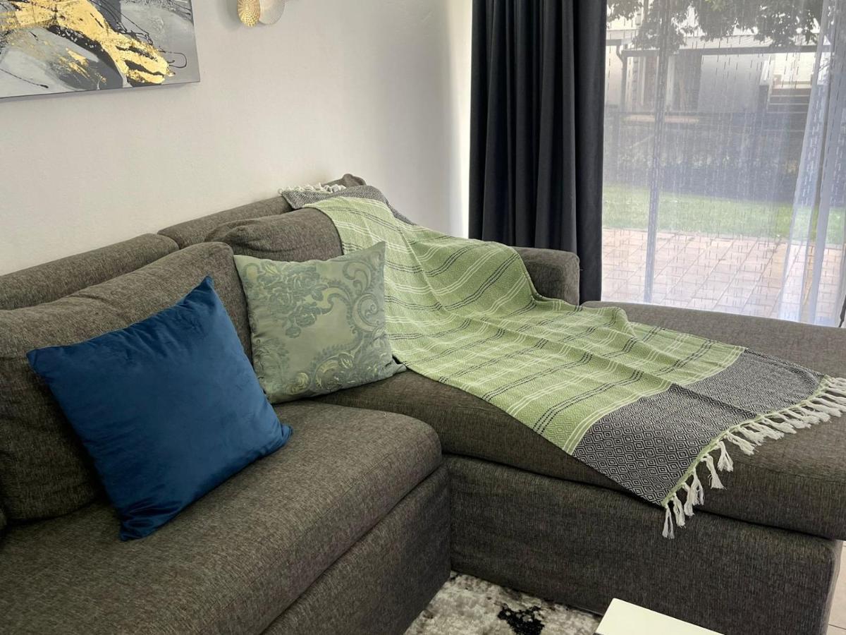 Apartment Luxury With Power Backup Johannesburg