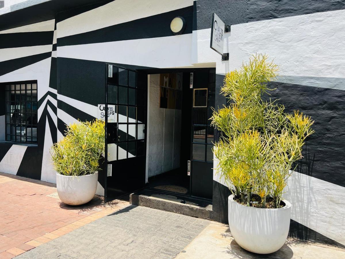Living 119 - Fibre Wifi, Washing Machine & Sunny Balcony Apartment Johannesburg