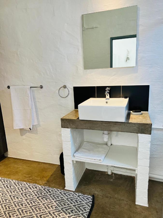 Living 119 - Fibre Wifi, Washing Machine & Sunny Balcony *