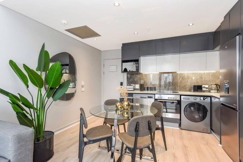 Stylish In A 5 Star Apartment Johannesburg