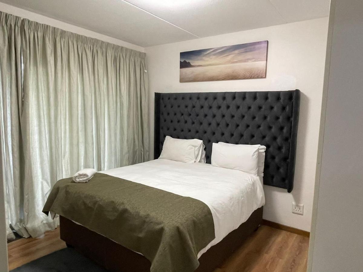 Luxury With Power Backup Apartment Johannesburg