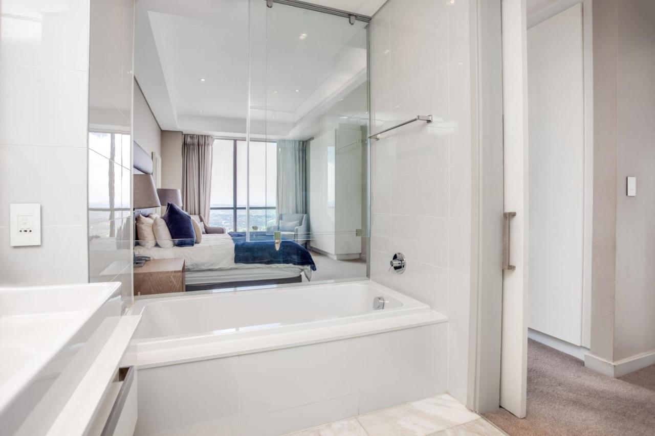 Luxury Penthouse At Sandton Skye *
