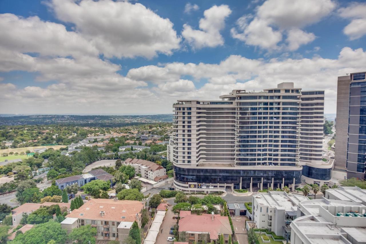 Apartment Luxury Penthouse At Sandton Skye Johannesburg
