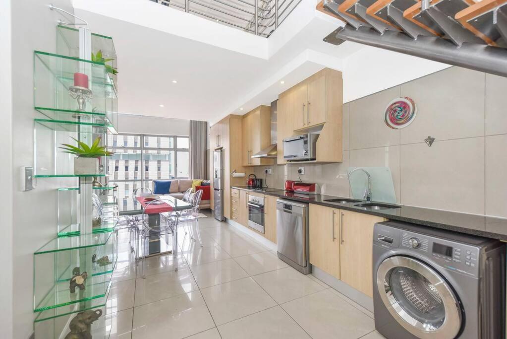 Hydro Park Penthouse Loft Apartment *