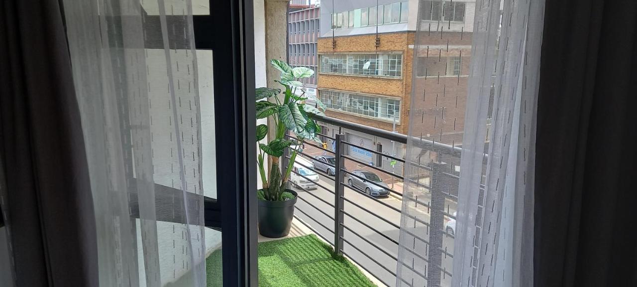 Chic Maboneng Balcony With Stunning City Views Apartment Johannesburg