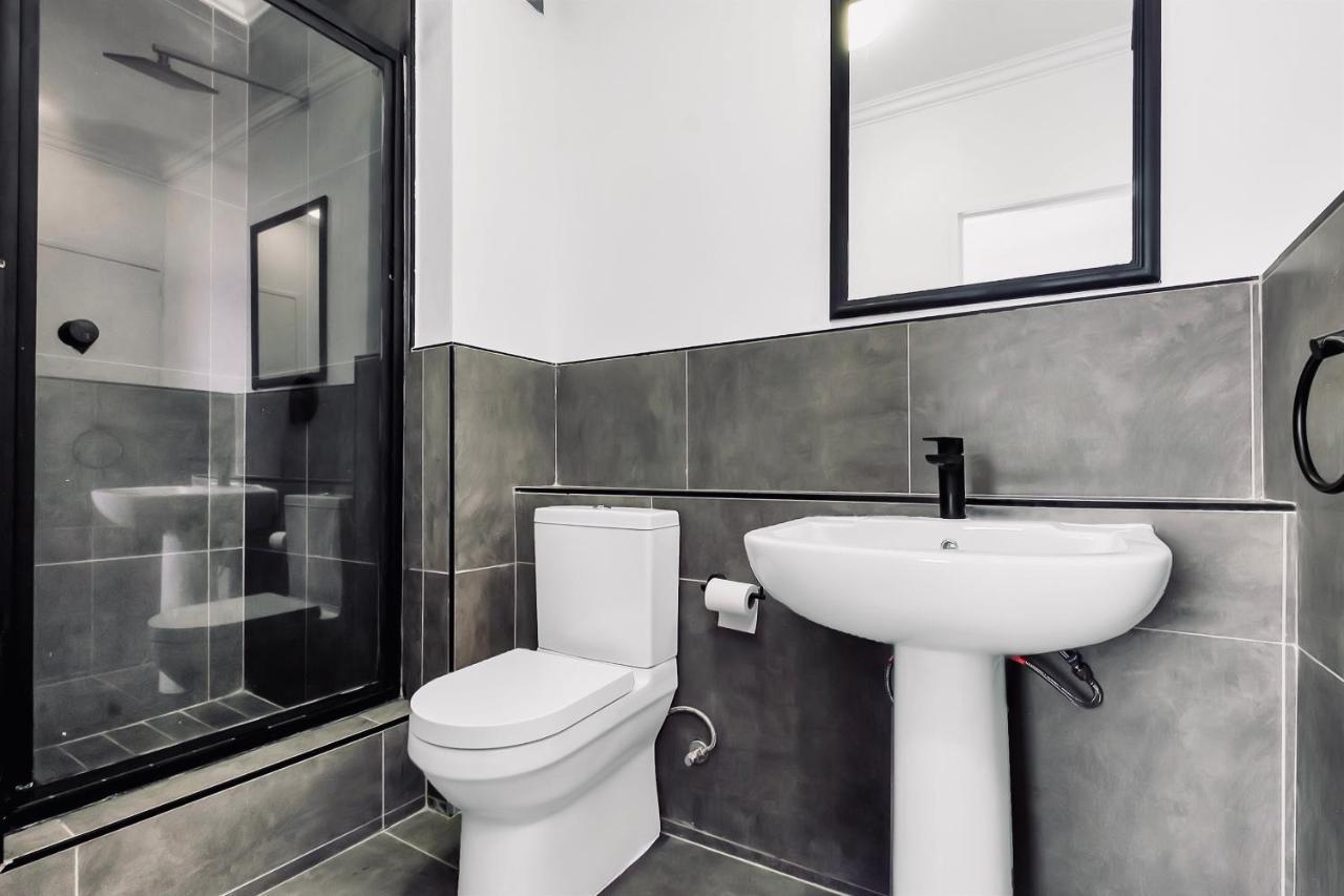 2 Bedroom 2 Bath Luxury - Sandton Cbd Apartment *