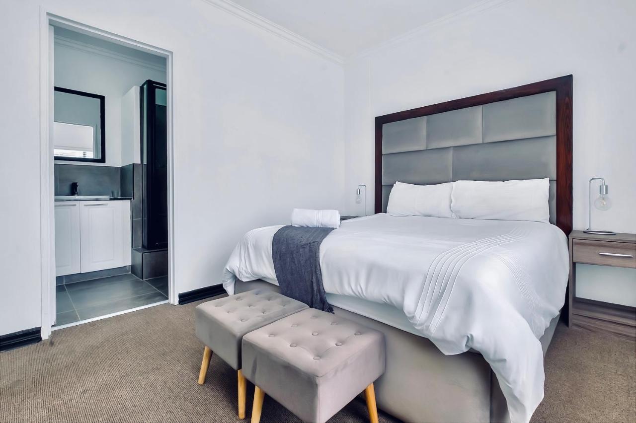 2 Bedroom 2 Bath Luxury - Sandton Cbd Apartment