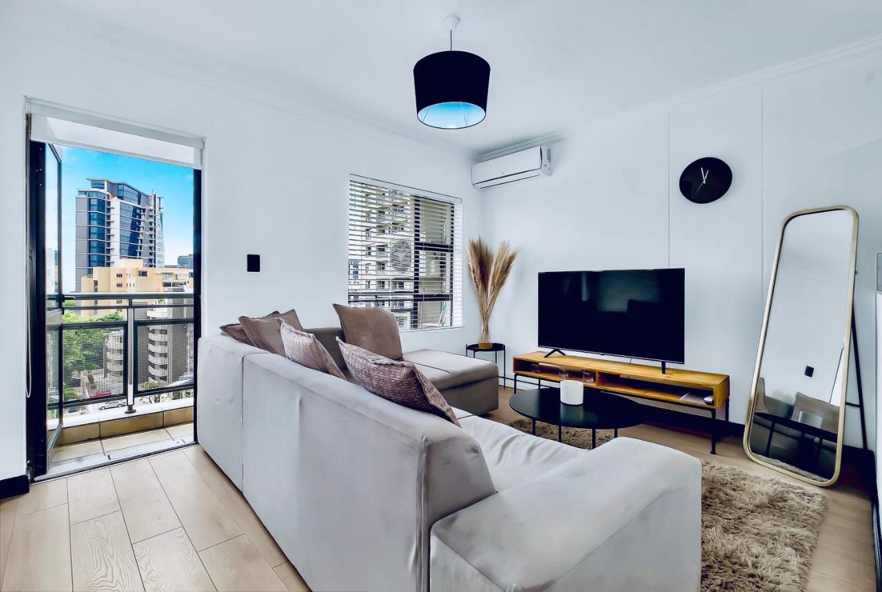 2 Bedroom 2 Bath Luxury - Sandton Cbd Apartment *