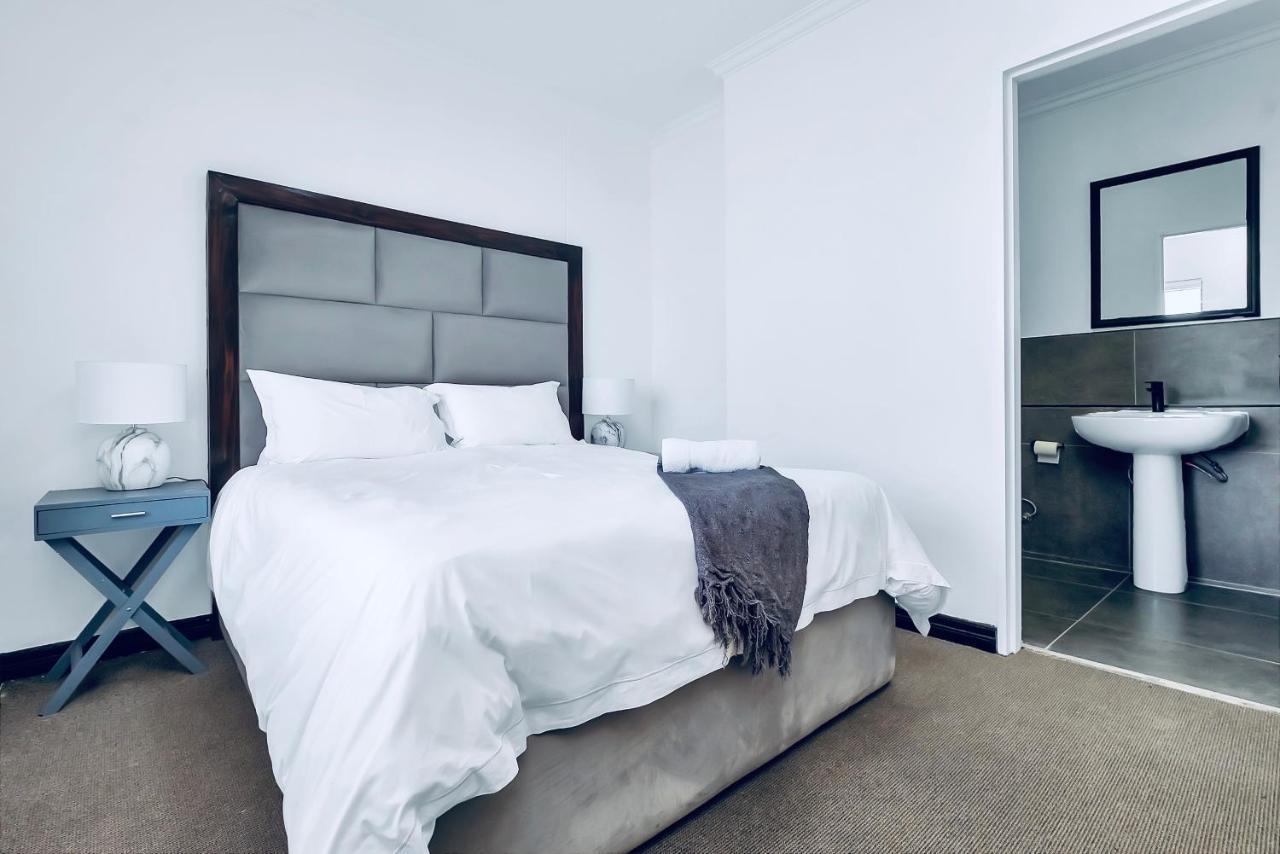Apartment 2 Bedroom 2 Bath Luxury - Sandton Cbd Johannesburg