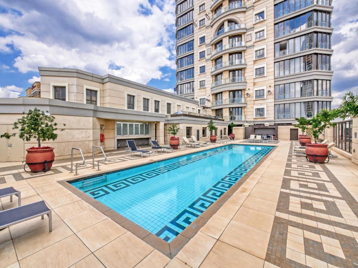 Apartment At Michelangelo Towers
