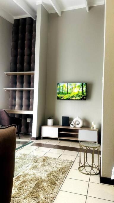 Luxury Style Living - In Fourways Apartment Johannesburg