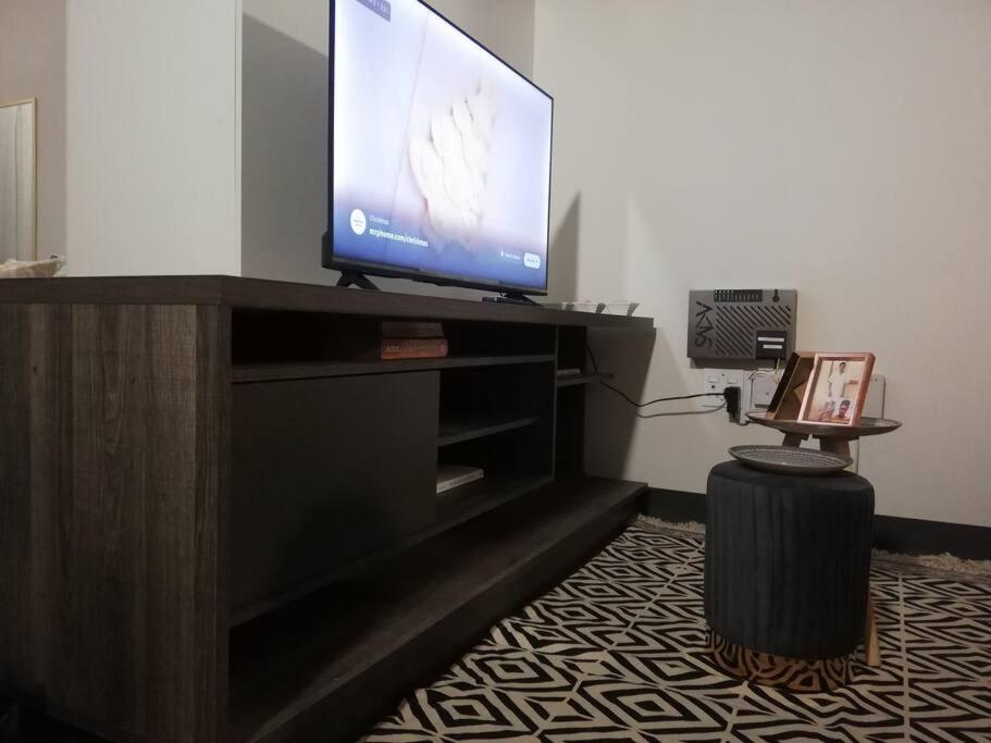 Lovely Spacious Studio In The Of Gold! Apartment *