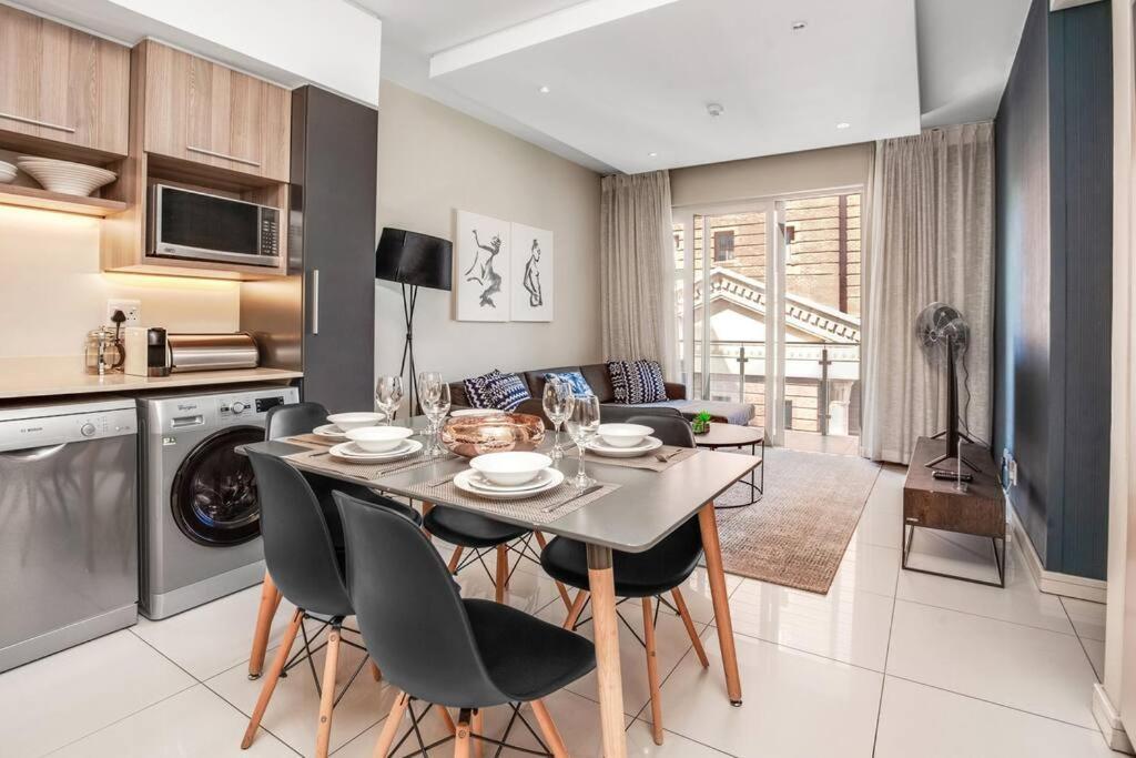 Urban Oasis At Tyrwhitt Apartment *