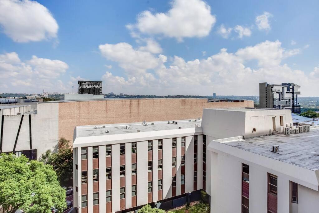 Urban Oasis At Tyrwhitt Apartment Johannesburg