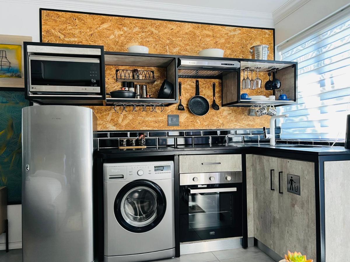 Aparthotel 24 On Basil Boutique Luxury 4*