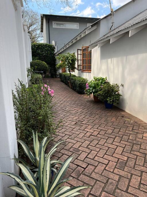 Charming In Lush Melrose Garden Apartment Johannesburg