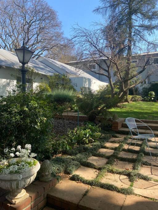 Apartment Charming In Lush Melrose Garden Johannesburg