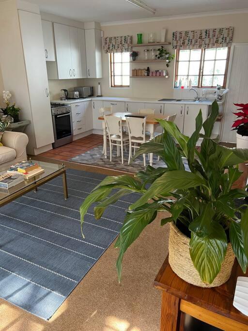 Apartment Charming In Lush Melrose Garden *