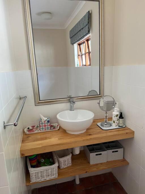 Charming In Lush Melrose Garden Apartment Johannesburg