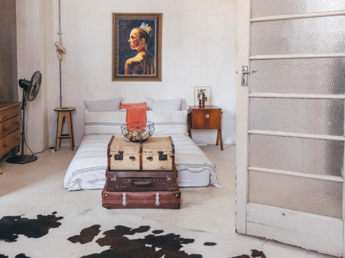Jozie Industrial Loft Apartment *