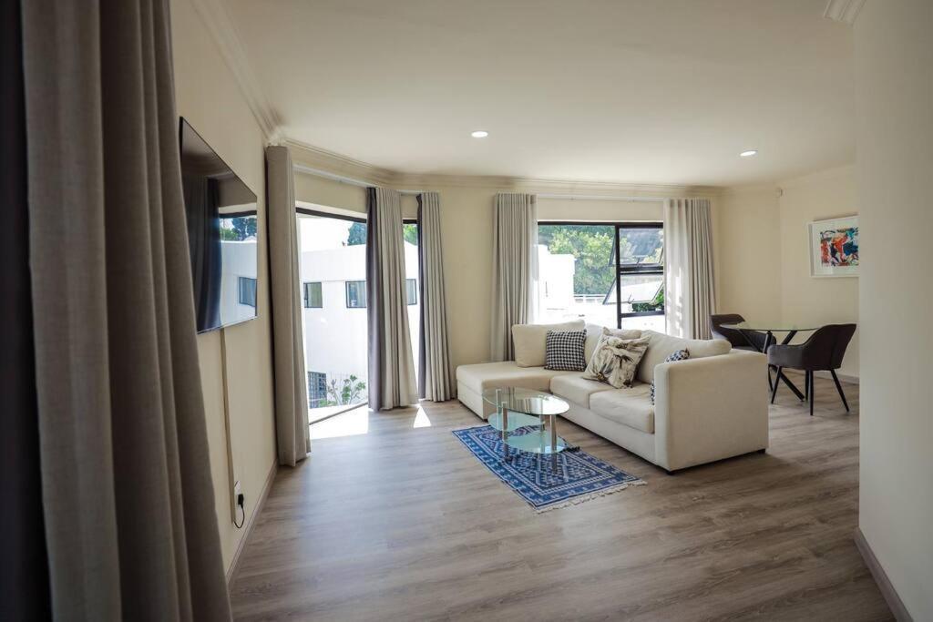 Luxurious Sandton Penthouse With Back Up Power * Johannesburg
