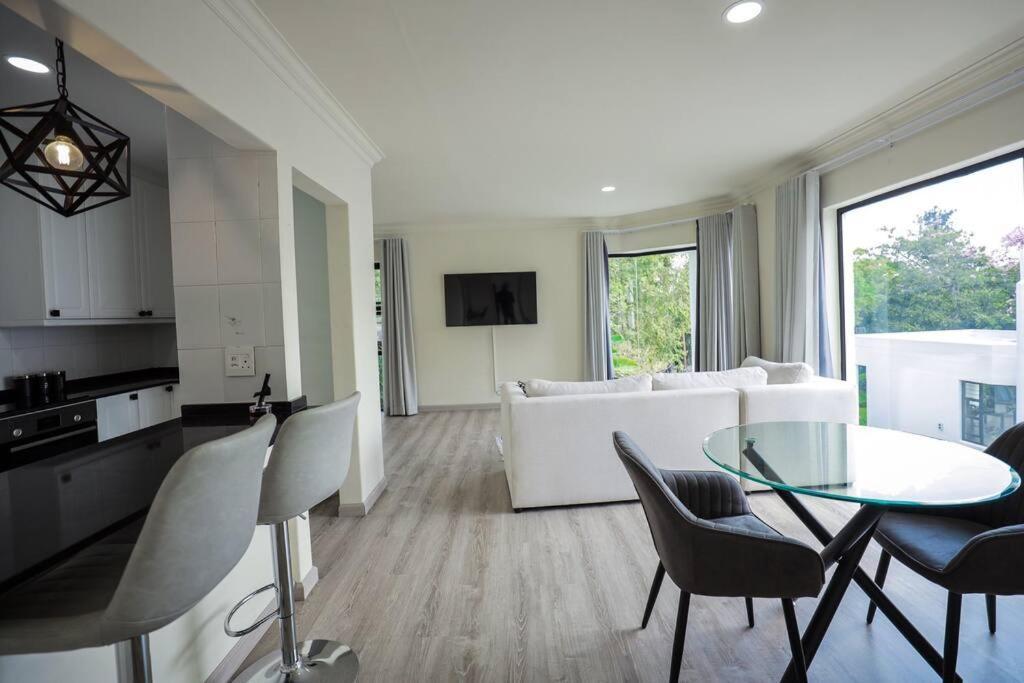 Apartment Luxurious Sandton Penthouse With Back Up Power