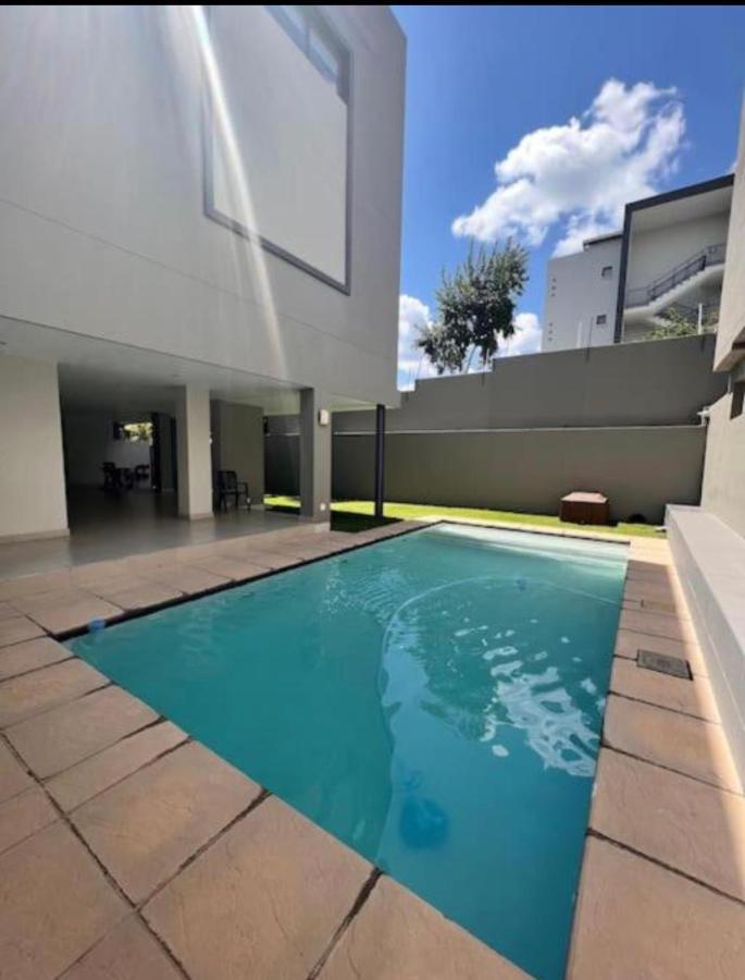 Contemporary Furnished 2 Bedroom, 2 Bathroom In The Heart Of Rivonia Sandton