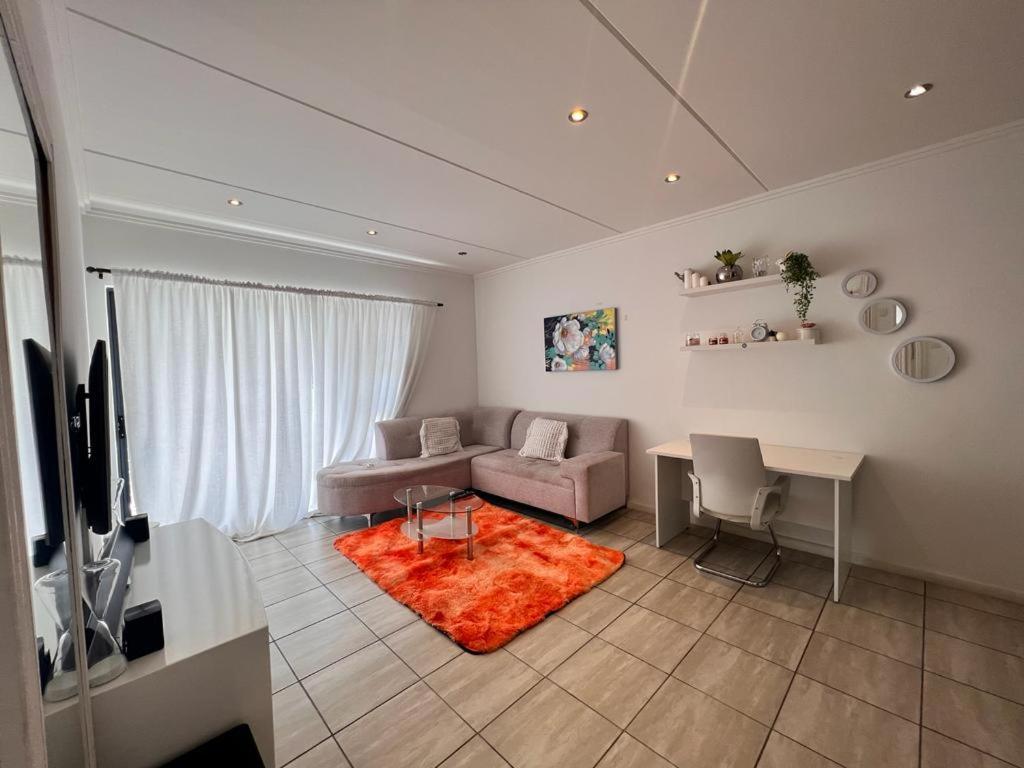 Apartment Contemporary Furnished 2 Bedroom, 2 Bathroom In The Heart Of Rivonia Sandton *