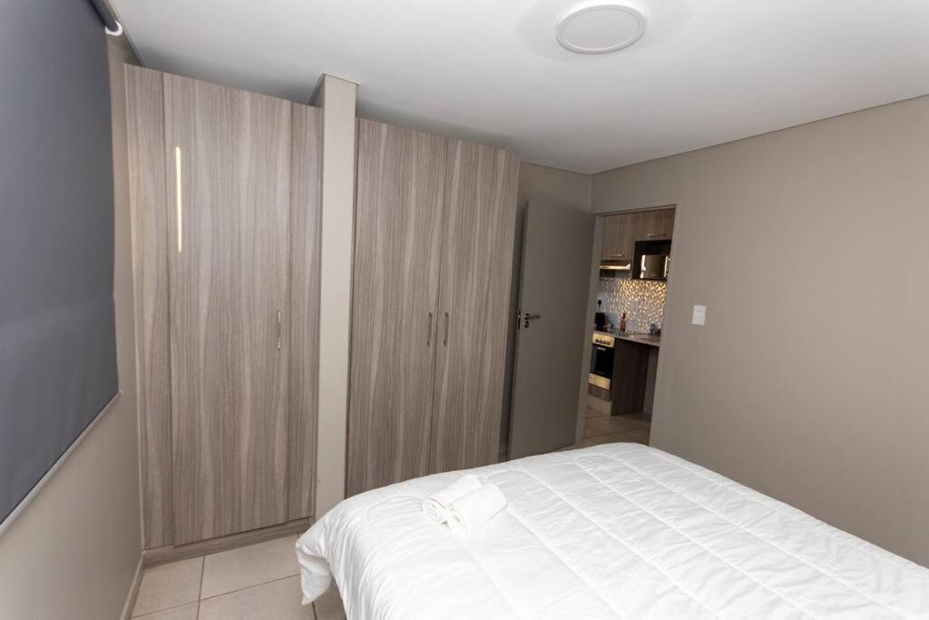 Apartment Luxury, Location, & Convenience.