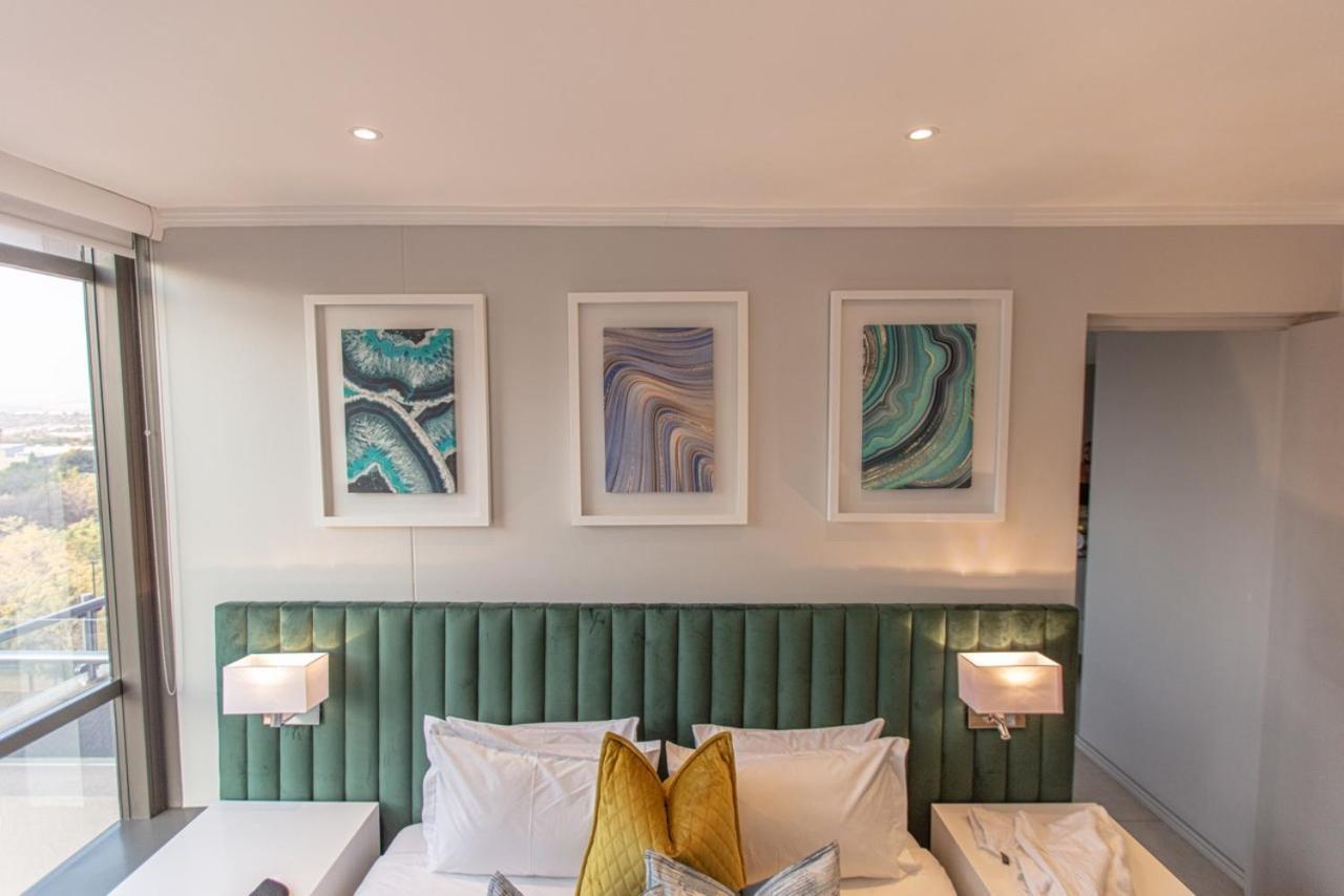 Azalia - Masingita Towers, Sandton Apartment *