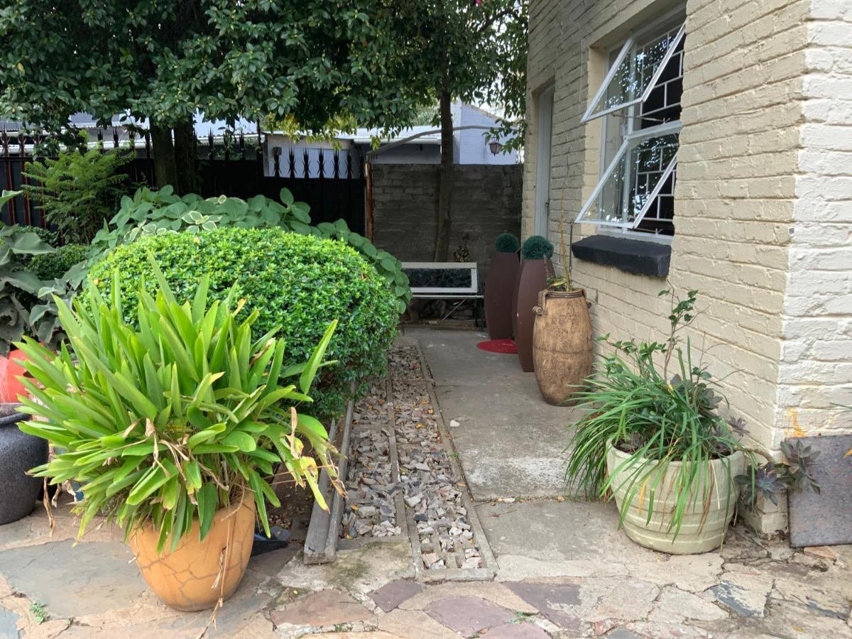 Apartment Coz Bachelor Pad In Randburg Johannesburg