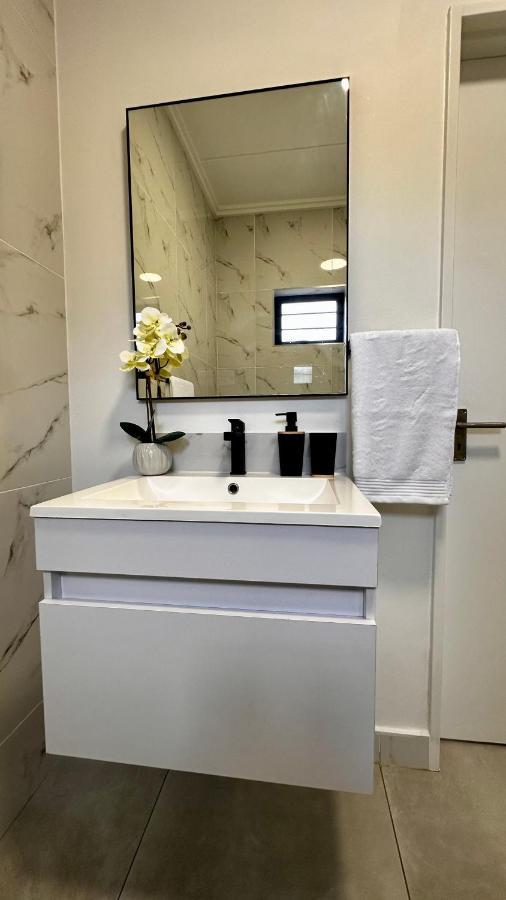 Apartment Stylish Executive With Power Backup *