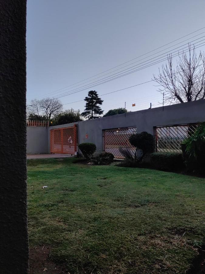 Nhà nghỉ Naisar's Primrose,johannesburg Johannesburg