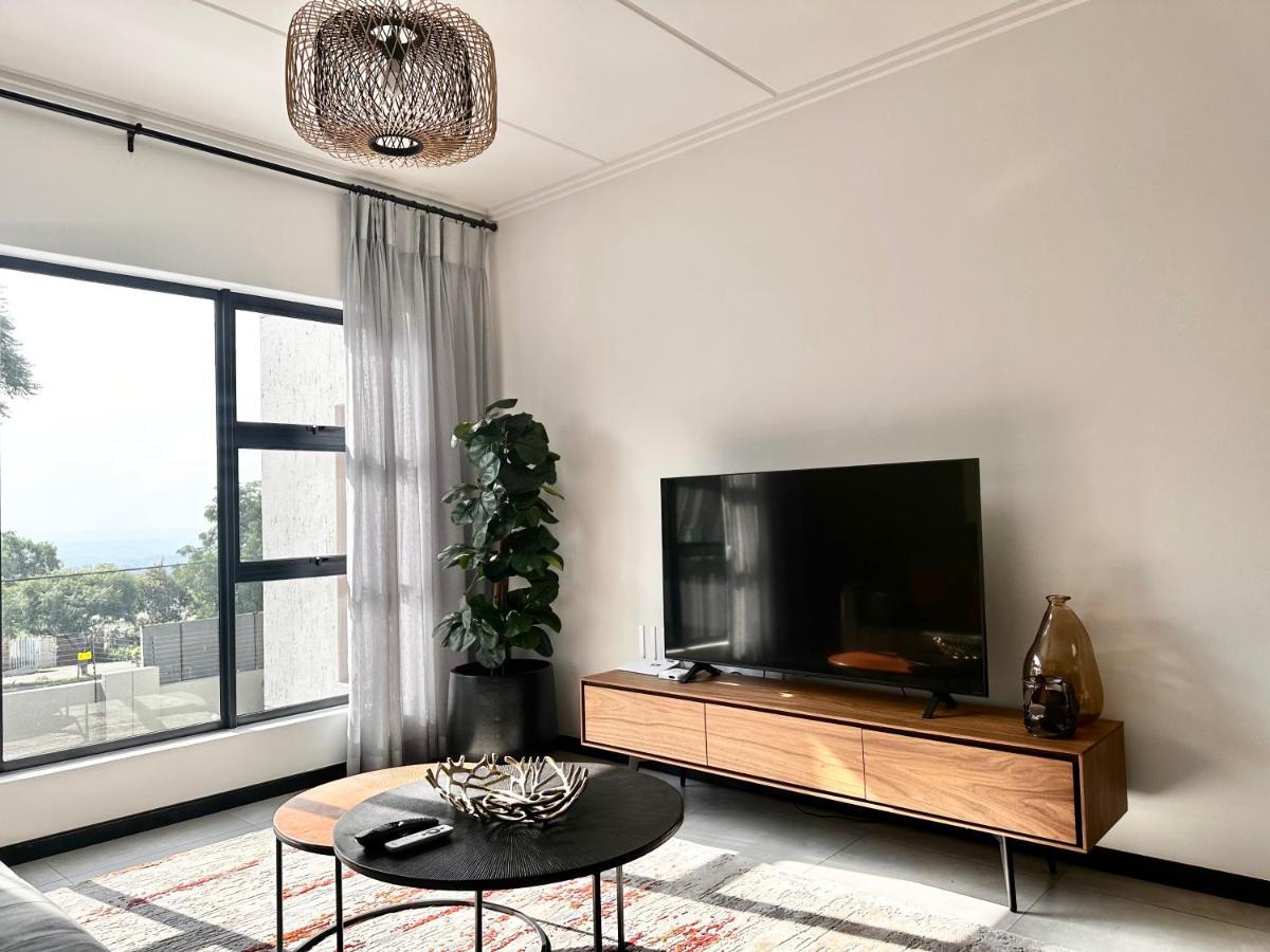 Stylish Executive With Power Backup Apartment Johannesburg