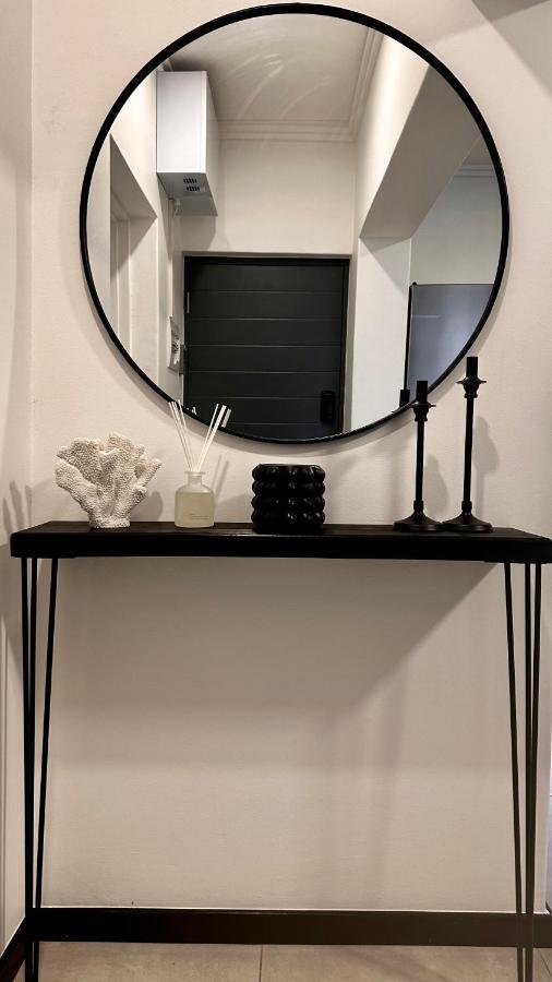 Apartment Stylish Executive With Power Backup Johannesburg
