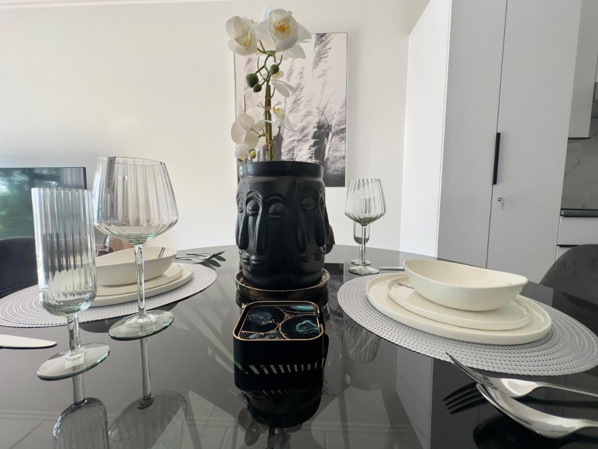 Apartment Stylish Executive With Power Backup Johannesburg