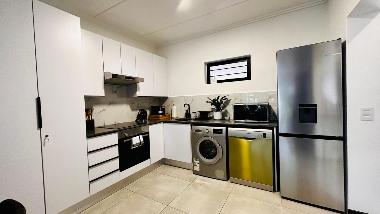 Apartment Stylish Executive With Power Backup Johannesburg