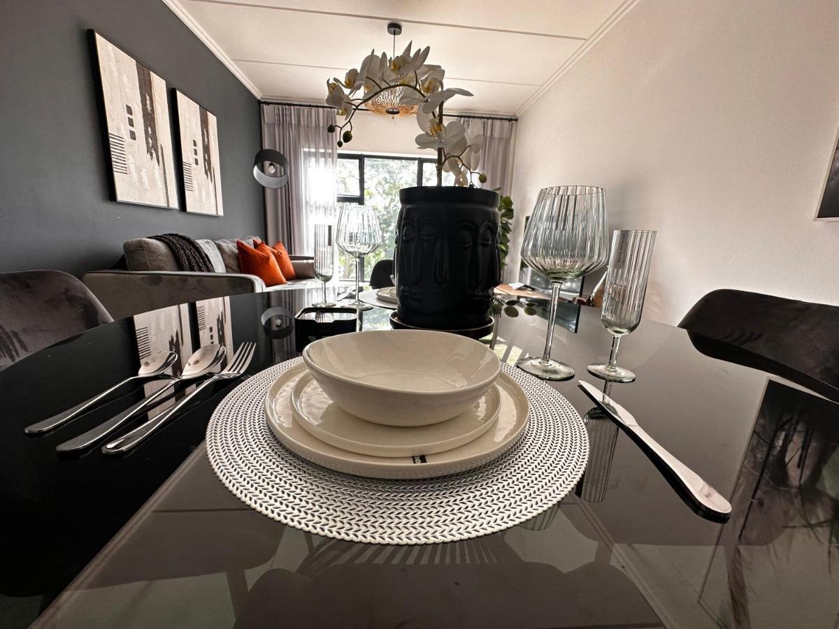 Apartment Stylish Executive With Power Backup *