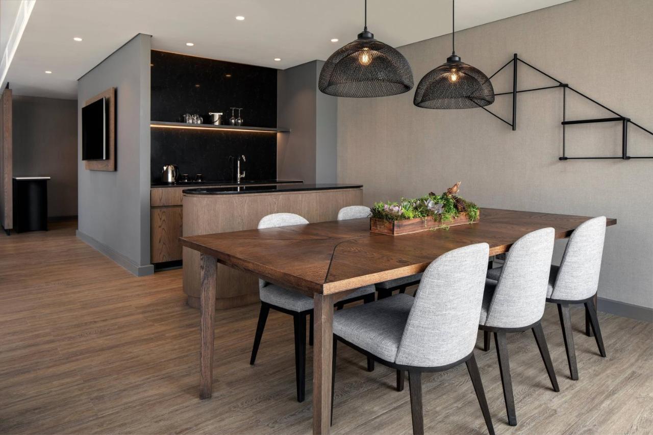 Khách sạn Marriott Melrose Arch