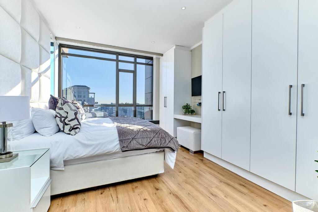 Exclusive 2bed/2.5 Bath In Sandton *