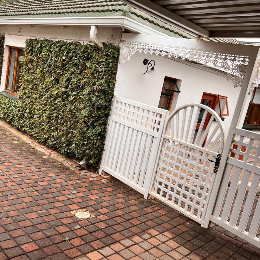 Apartment Peaceful@swansea In Rosebank-parkwood Johannesburg