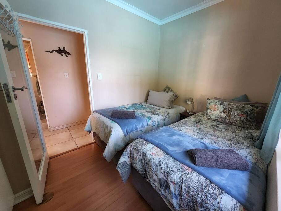 Apartamento 2 Bed Cottage, Bryanston, Sandton Joanesburgo