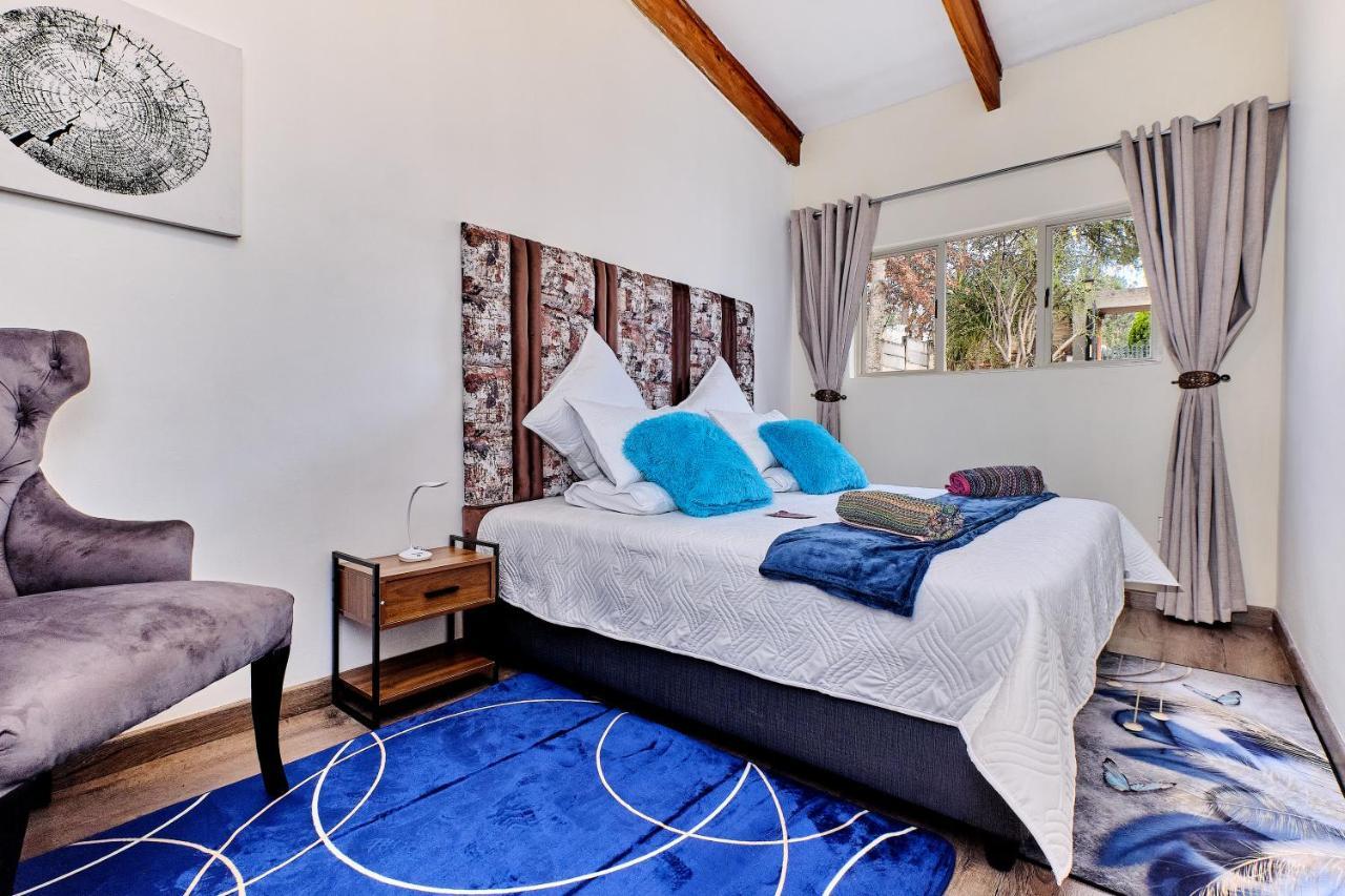 Charming House In Sandton With An Inverter